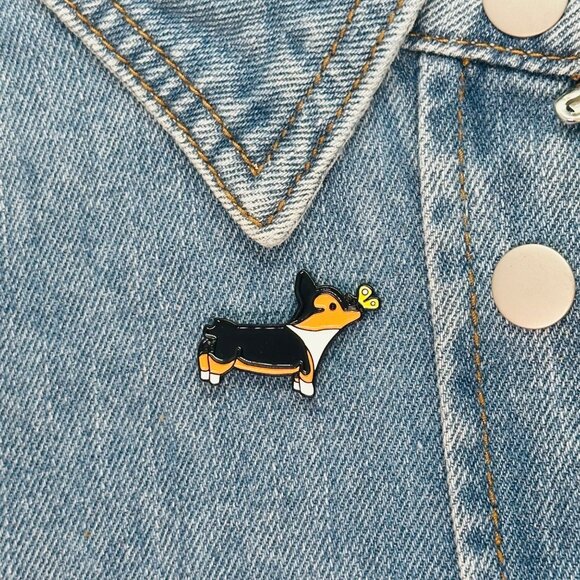 ⭐Pin Broch Enamel Corgi Dog with Butterfly Dog Lovers Broch Tricolor New⭐ - Picture 1 of 5